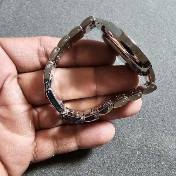 I.N.C Ladies Quartz Fashion Watch Silver Tone Mother Of Pearl Dial Working shows - Picture 6 of 9